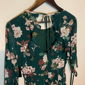 🌟 NWT Speechless Green Floral Open Back Dress